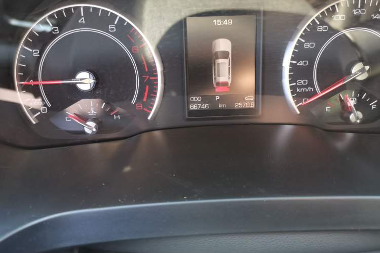 Used Haval H2s 2017 Red-Label 1.5T Dual-Clutch Elite Model Odometer Close Up