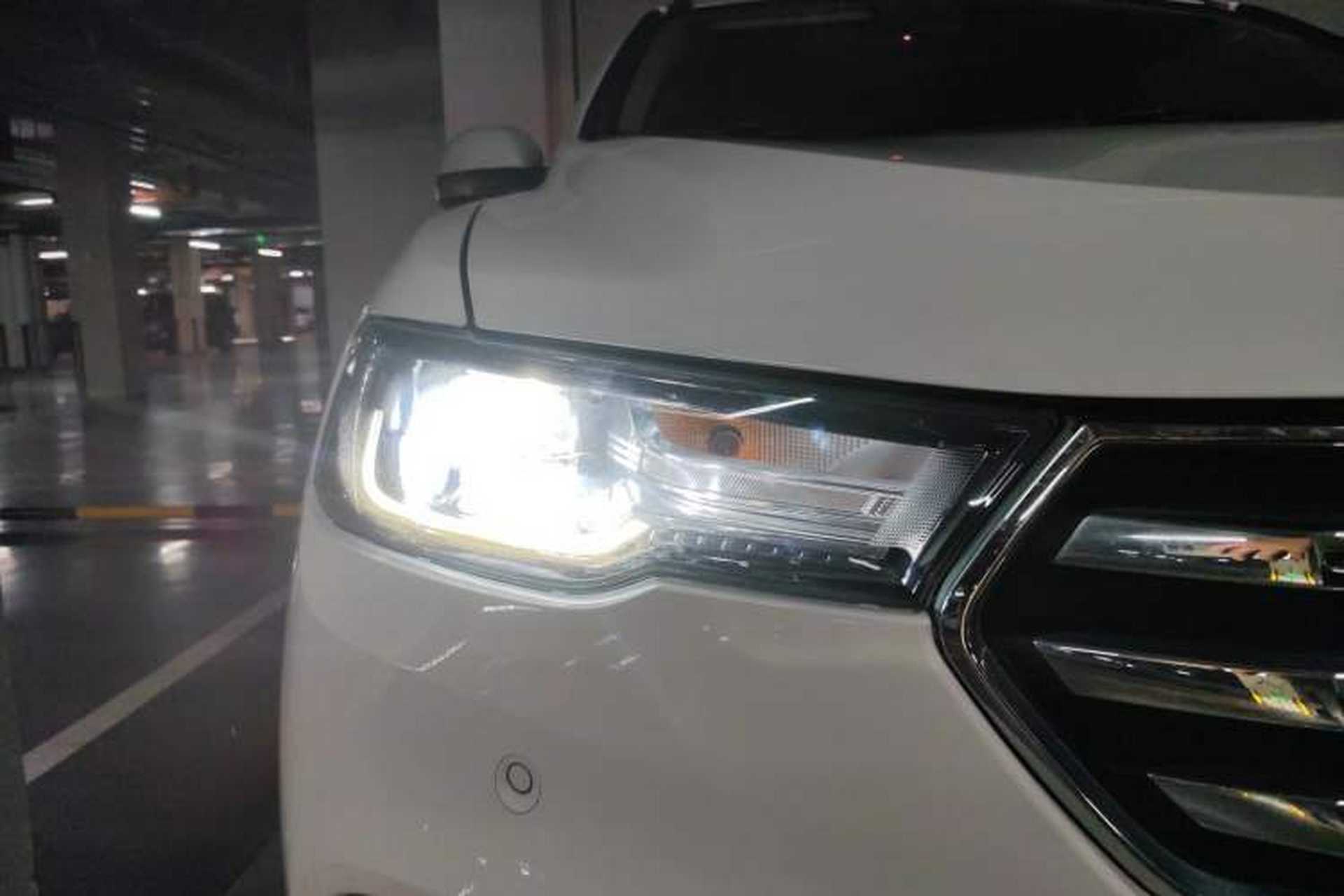 Used Haval H2s 2017 Blue Label 1.5T Dual-Clutch Luxury Model Right Front Headlight