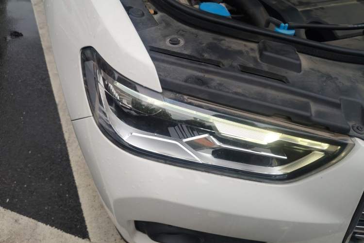 Used Haval H2s 2017 Red-Label 1.5T Dual-Clutch Elite Model Right Front Headlight