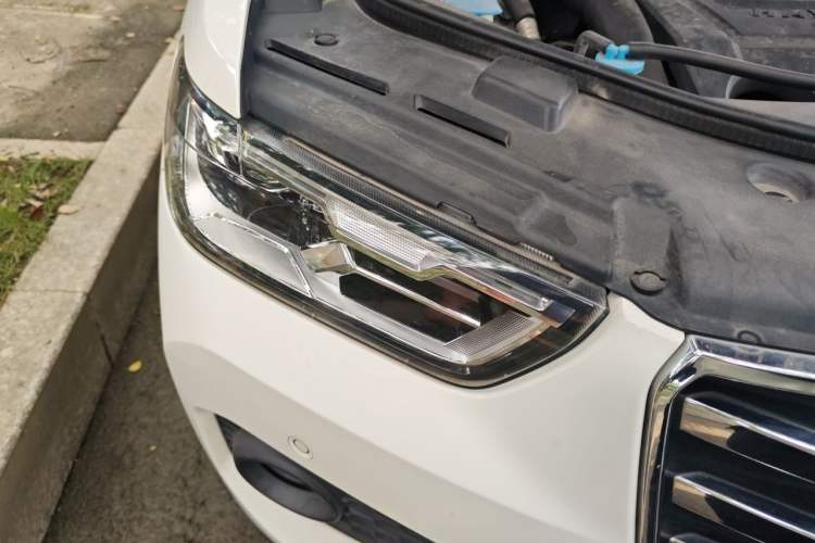 Used Haval H2s 2017 Red-Label 1.5T Dual-Clutch Luxury Model Right Front Headlight