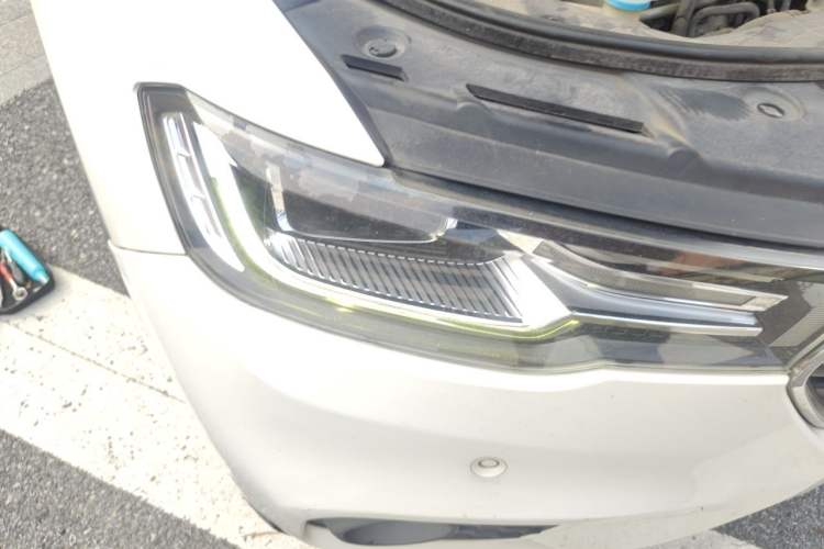 Used Haval H2s 2017 Blue Label 1.5T Dual-Clutch Luxury Model Right Front Headlight