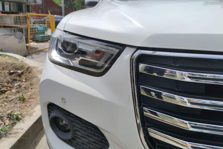 Used Haval H2s 2017 Red-Label 1.5T Dual-Clutch Luxury Model Right Front Headlight