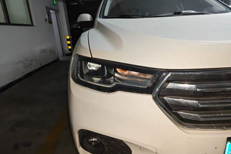 Used Haval H2s 2017 Blue Label 1.5T Dual-Clutch Elite Model Right Front Headlight
