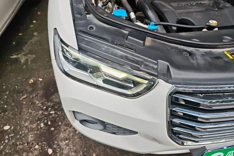 Used Haval H2s 2017 Red-Label 1.5T Dual-Clutch Comfort Model Right Front Headlight