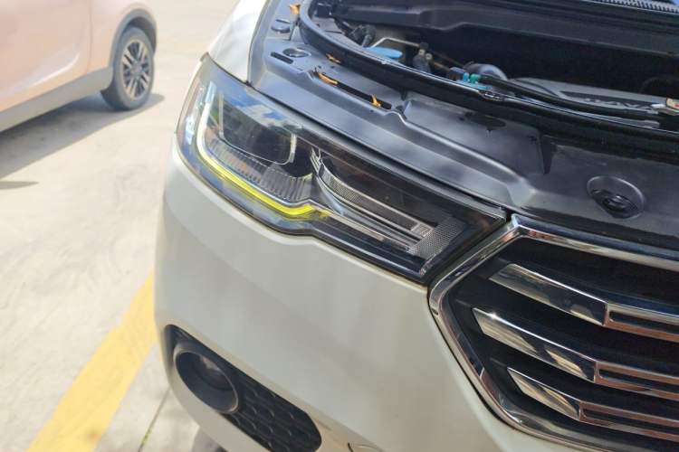 Used Haval H2s 2017 Blue Label 1.5T Manual Elite Model Right Front Headlight