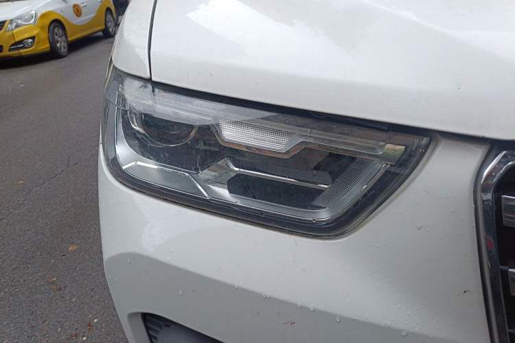 Used Haval H2s 2017 Red-Label 1.5T Manual Elite Model Right Front Headlight