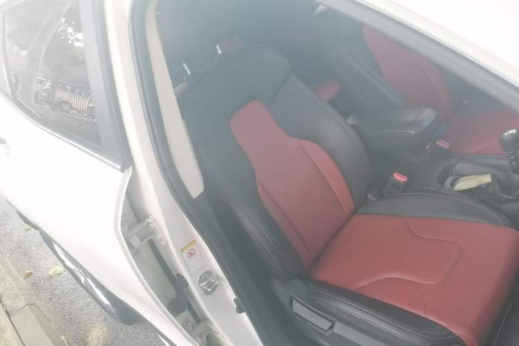 Used Haval H2s 2017 Red-Label 1.5T Manual Elite Model Right Front Seat