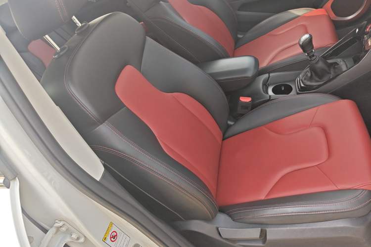 Used Haval H2s 2017 Red-Label 1.5T Manual Elite Model Right Front Seat