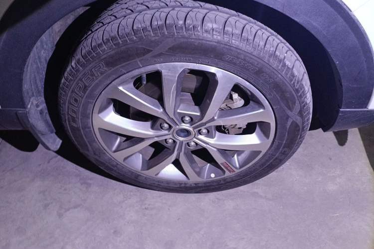 Used Haval H2s 2017 Red-Label 1.5T Dual-Clutch Luxury Model Right Front Wheel Hub