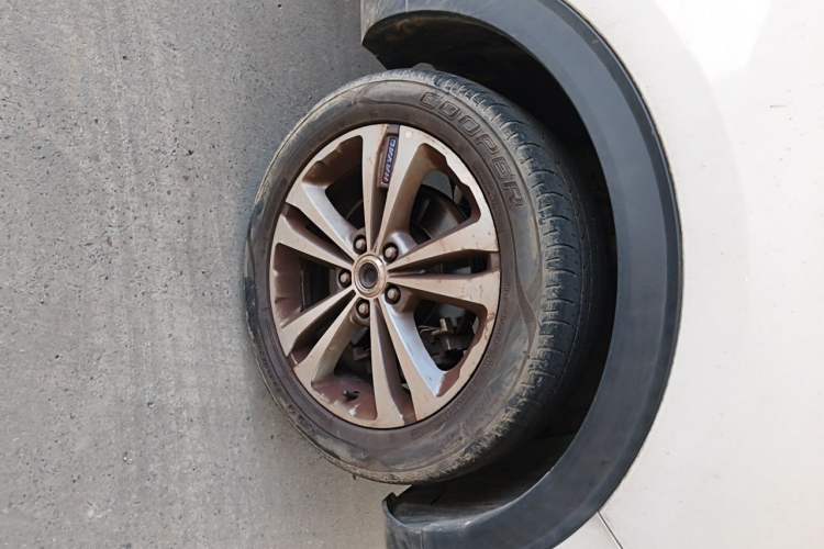 Used Haval H2s 2017 Blue Label 1.5T Dual-Clutch Luxury Model Right Front Wheel Hub