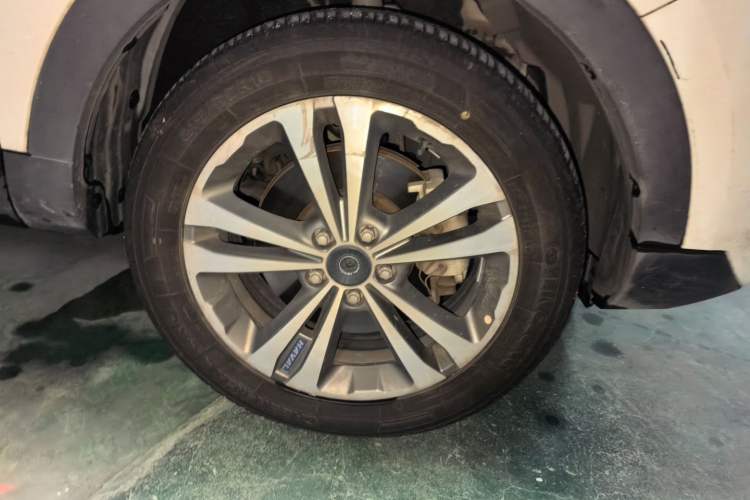 Used Haval H2s 2017 Blue Label 1.5T Dual-Clutch Luxury Model Right Front Wheel Hub