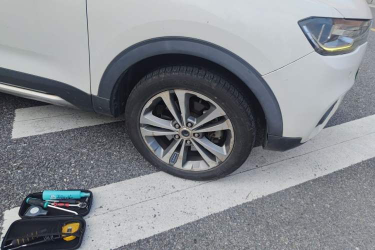 Used Haval H2s 2017 Blue Label 1.5T Dual-Clutch Luxury Model Right Front Wheel Hub