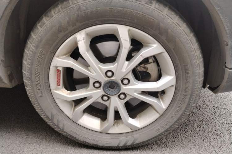 Used Haval H2s 2017 Red-Label 1.5T Manual Elite Model Right Front Wheel Hub