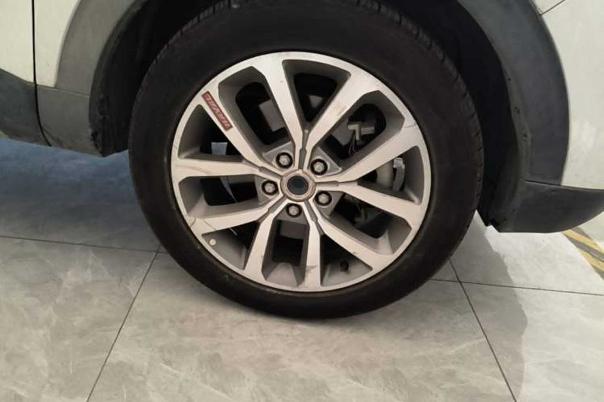 Used Haval H2s 2017 Red-Label 1.5T Dual-Clutch Luxury Model Right Front Wheel Hub