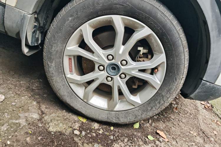 Used Haval H2s 2017 Red-Label 1.5T Dual-Clutch Comfort Model Right Front Wheel Hub
