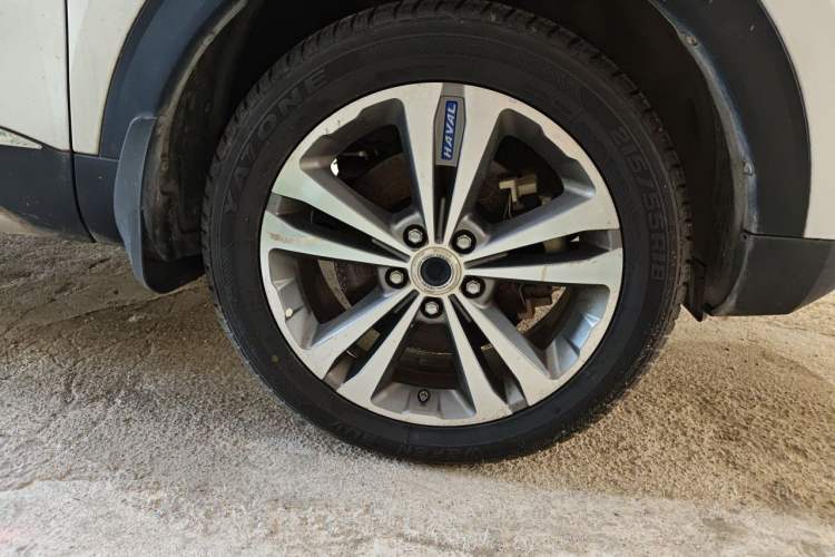 Used Haval H2s 2017 Blue Label 1.5T Dual-Clutch Luxury Model Right Front Wheel Hub