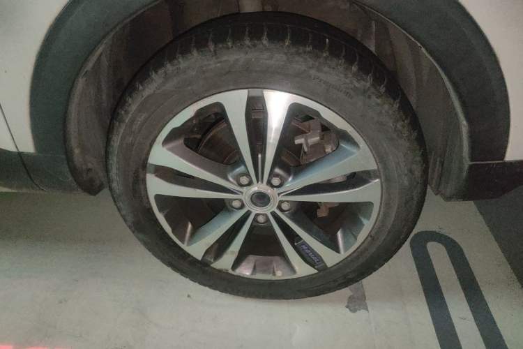 Used Haval H2s 2017 Blue Label 1.5T Dual-Clutch Luxury Model Right Front Wheel Hub