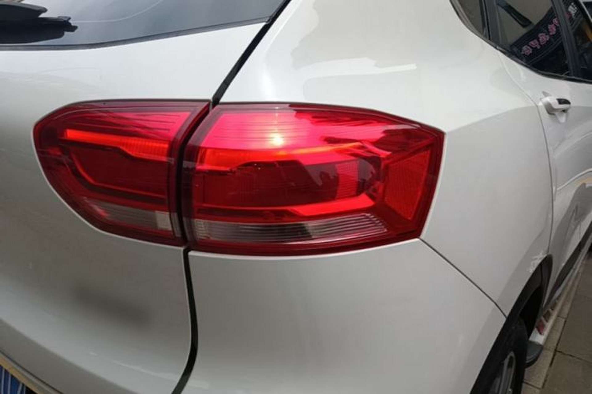 Used Haval H2s 2017 Red-Label 1.5T Dual-Clutch Luxury Model Right Rear Taillight