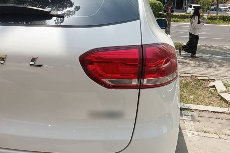 Used Haval H2s 2017 Red-Label 1.5T Dual-Clutch Comfort Model Right Rear Taillight