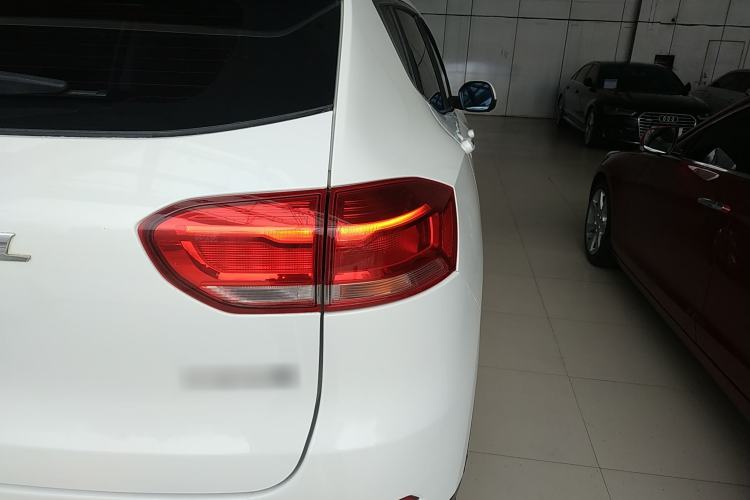 Used Haval H2s 2017 Red-Label 1.5T Dual-Clutch Elite Model Right Rear Taillight