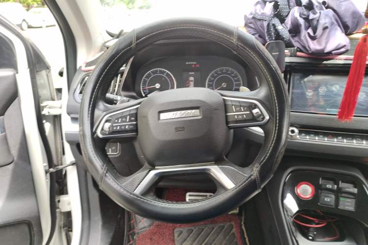 Used Haval H2s 2017 Red-Label 1.5T Dual-Clutch Luxury Model Steering Wheel