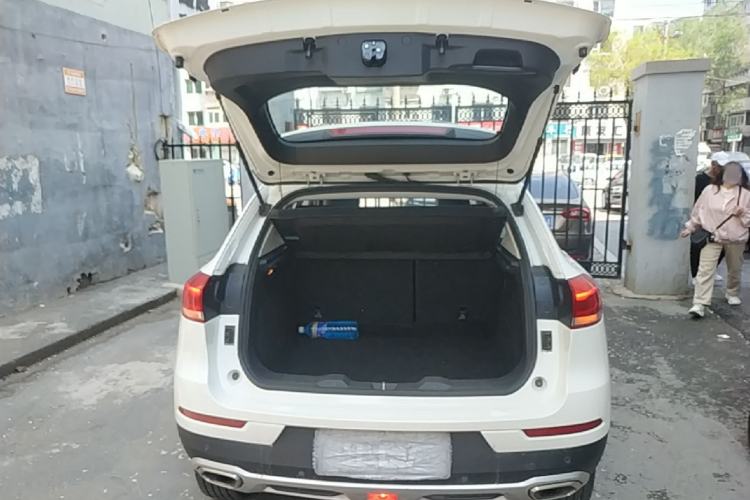 Used Haval H2s 2017 Red-Label 1.5T Dual-Clutch Elite Model Trunk