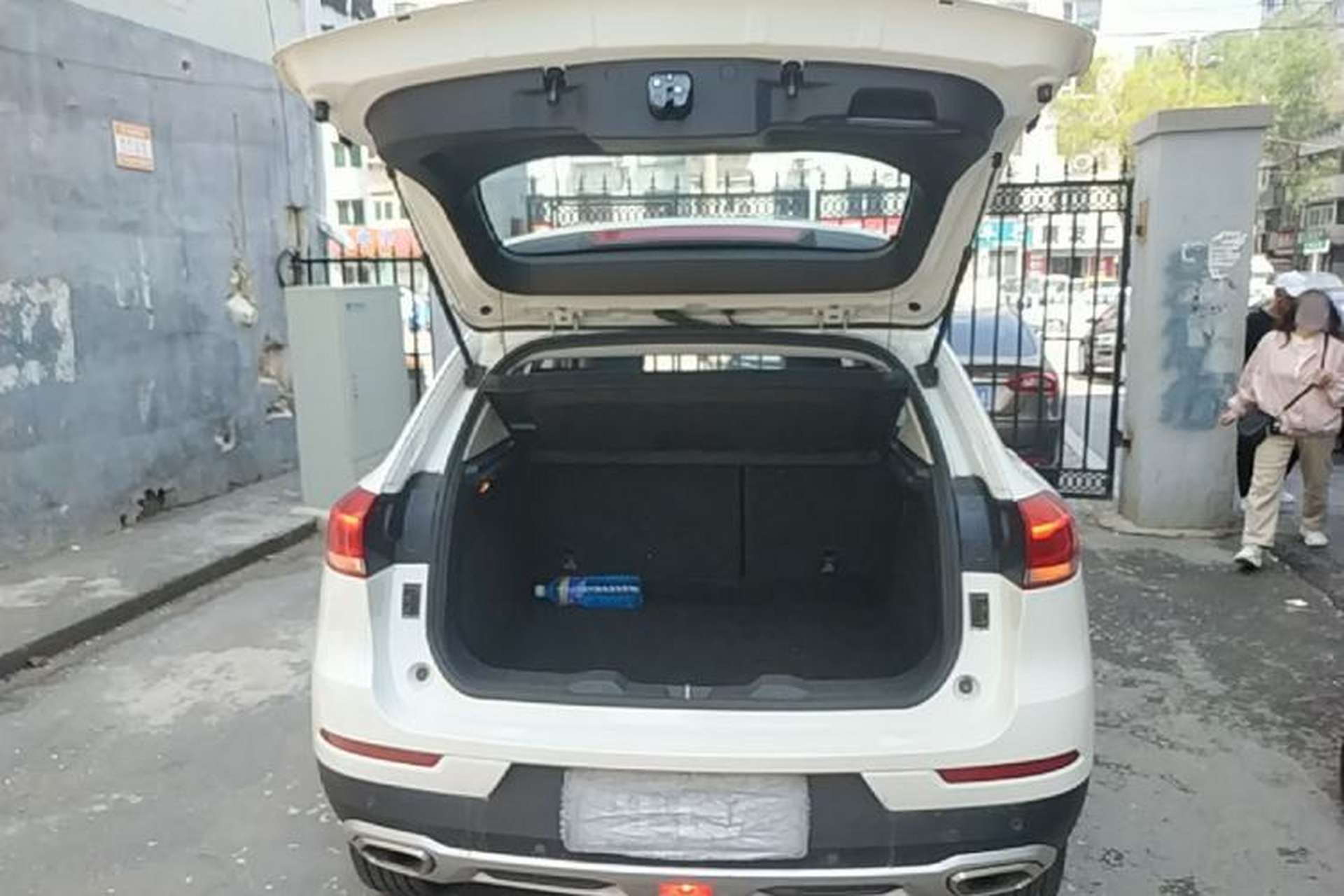 Used Haval H2s 2017 Red-Label 1.5T Dual-Clutch Elite Model Trunk