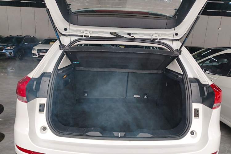 Used Haval H2s 2017 Red-Label 1.5T Dual-Clutch Luxury Model Trunk