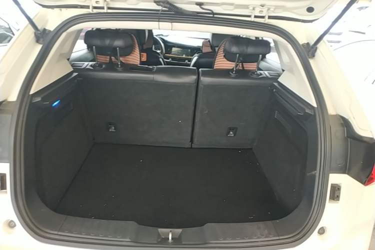 Used Haval H2s 2017 Blue Label 1.5T Dual-Clutch Luxury Model Trunk