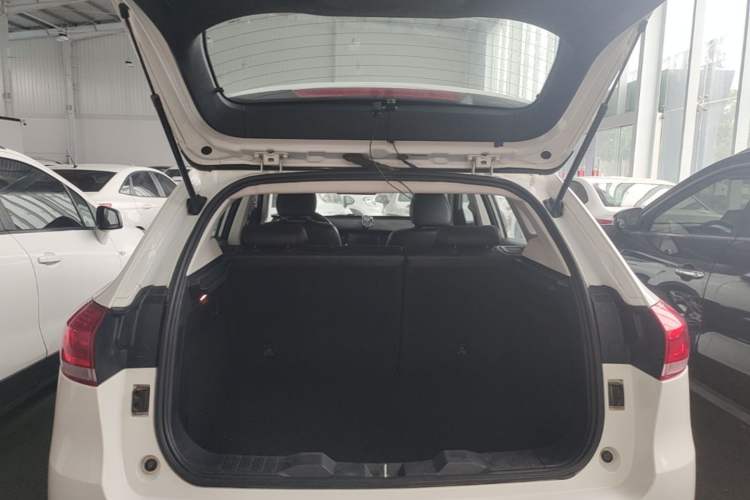 Used Haval H2s 2017 Red-Label 1.5T Dual-Clutch Comfort Model Trunk