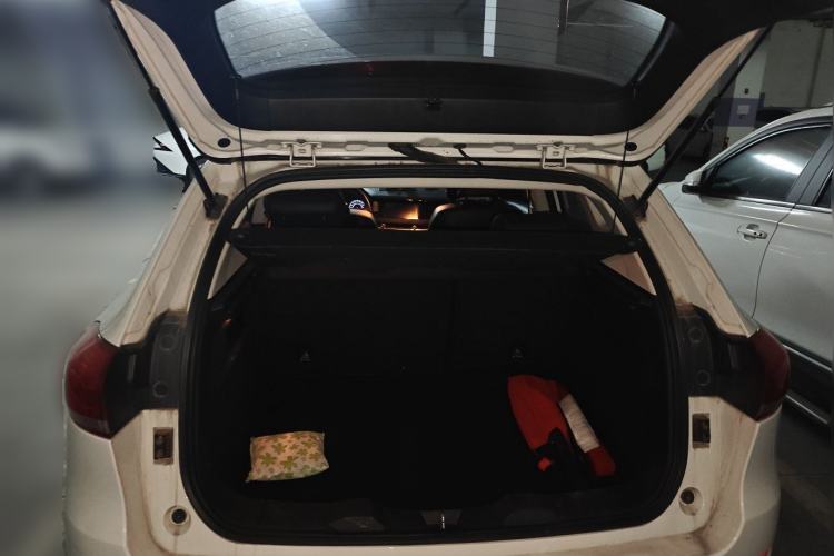 Used Haval H2s 2017 Red-Label 1.5T Dual-Clutch Elite Model Trunk