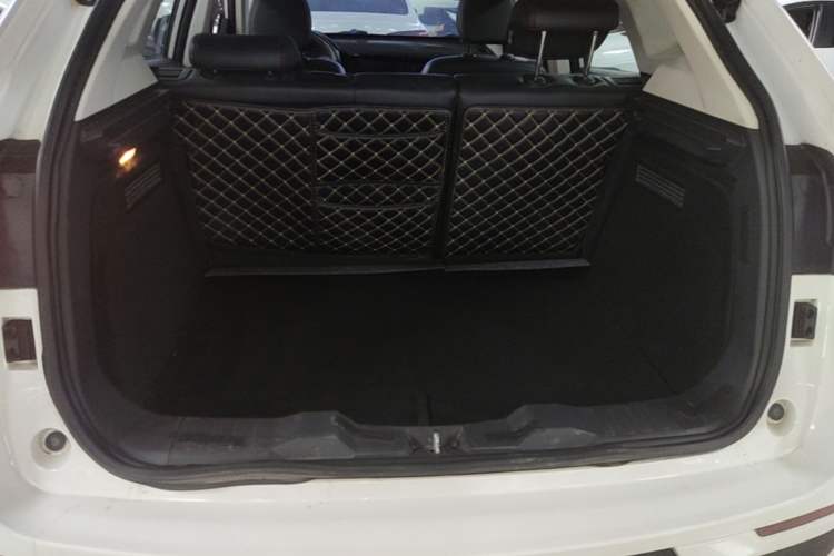 Used Haval H2s 2017 Red-Label 1.5T Dual-Clutch Comfort Model Trunk