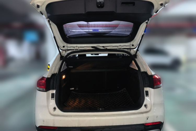Used Haval H2s 2017 Blue Label 1.5T Dual-Clutch Luxury Model Trunk