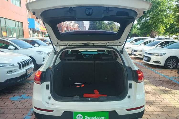 Used Haval H2s 2017 Red-Label 1.5T Dual-Clutch Luxury Model Trunk