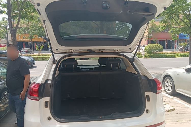 Used Haval H2s 2017 Red-Label 1.5T Dual-Clutch Comfort Model Trunk