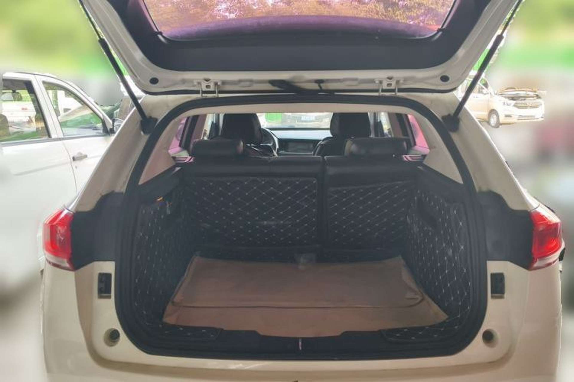 Used Haval H2s 2017 Blue Label 1.5T Dual-Clutch Comfort Model Trunk