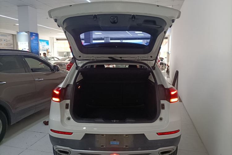 Used Haval H2s 2017 Red-Label 1.5T Manual Elite Model Trunk