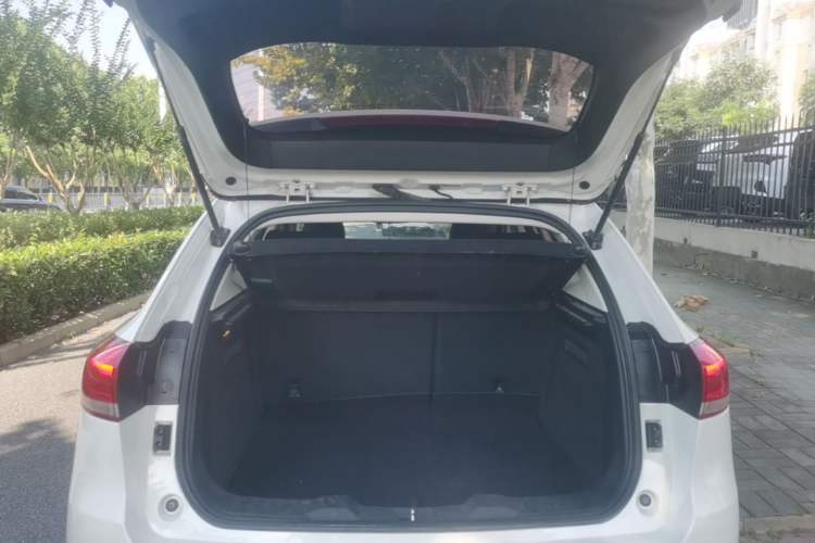 Used Haval H2s 2017 Red-Label 1.5T Manual Elite Model Trunk