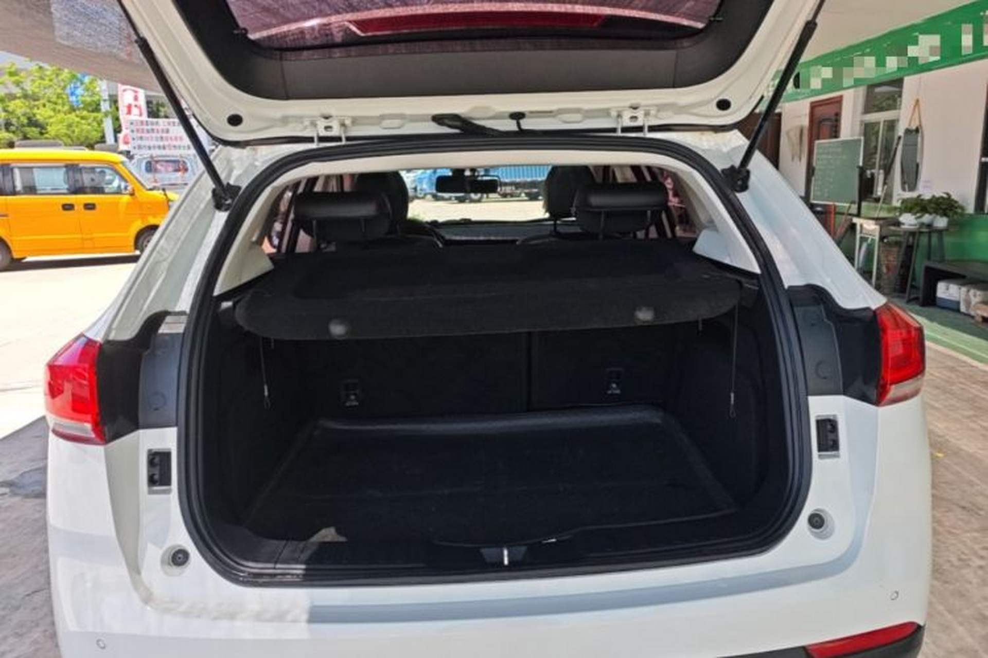 Used Haval H2s 2017 Blue Label 1.5T Dual-Clutch Luxury Model Trunk