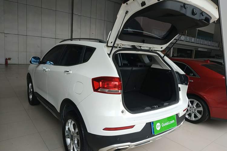 Used Haval H2s 2017 Red-Label 1.5T Dual-Clutch Elite Model Trunk
