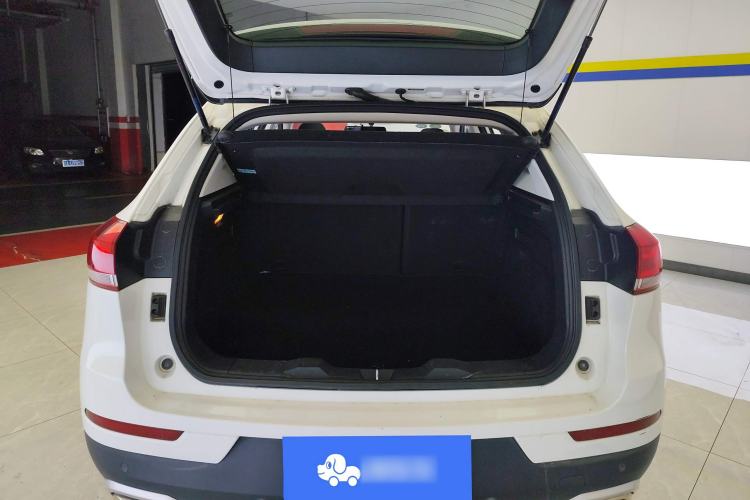 Used Haval H2s 2017 Red-Label 1.5T Manual Elite Model Trunk