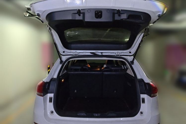 Used Haval H2s 2017 Red-Label 1.5T Dual-Clutch Elite Model Trunk