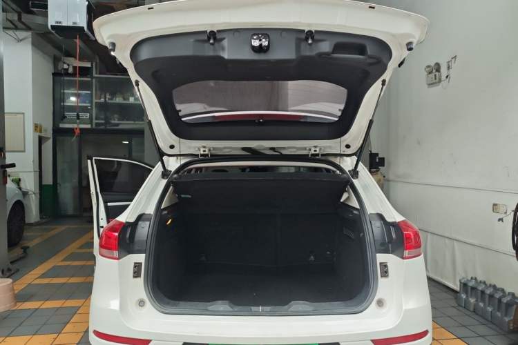 Used Haval H2s 2017 Red-Label 1.5T Dual-Clutch Luxury Model Trunk