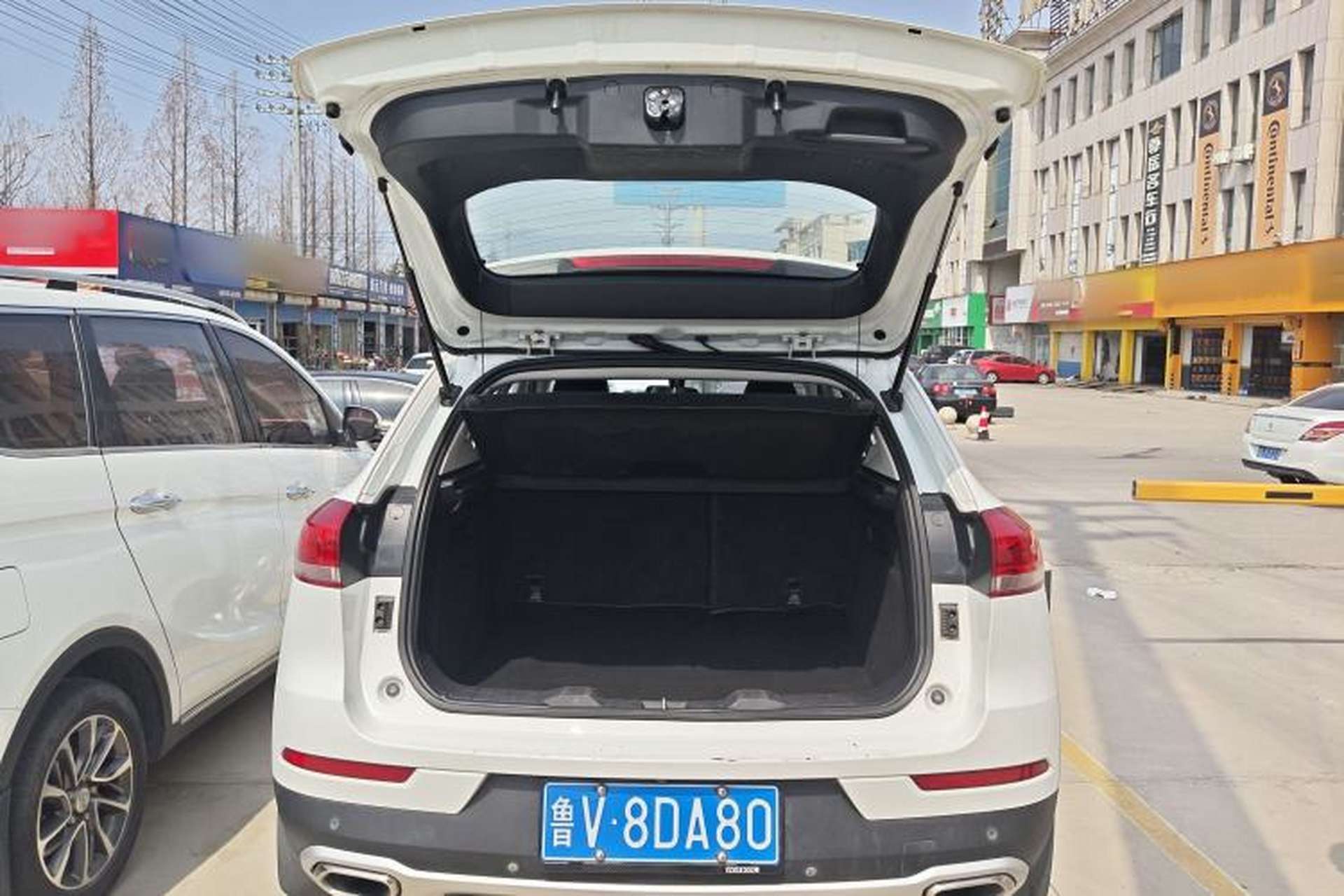 Used Haval H2s 2017 Red-Label 1.5T Manual Elite Model Trunk