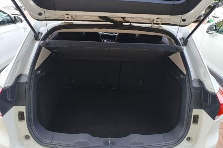 Used Haval H2s 2017 Red-Label 1.5T Dual-Clutch Elite Model Trunk