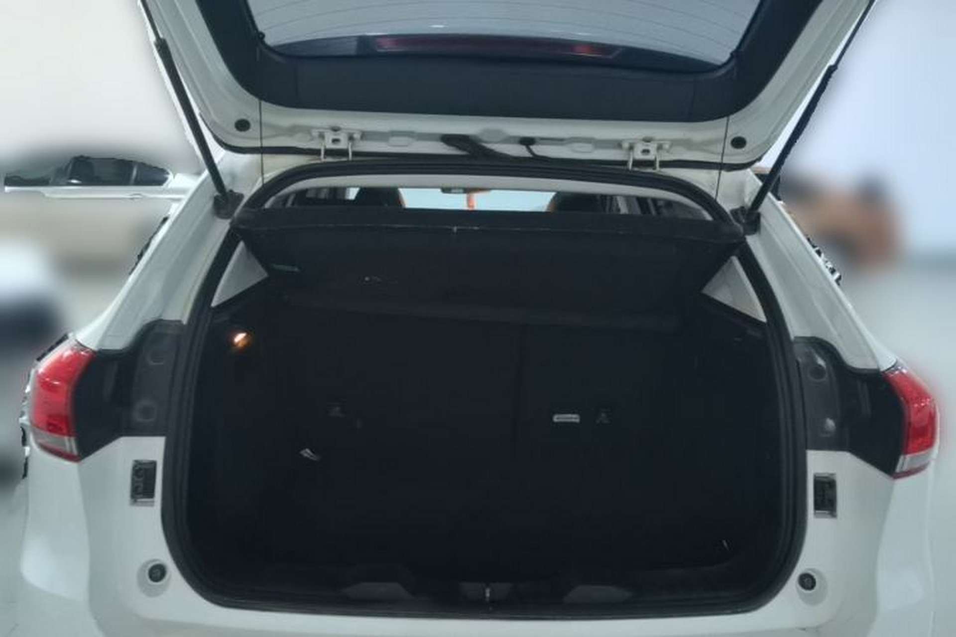 Used Haval H2s 2017 Red-Label 1.5T Dual-Clutch Luxury Model Trunk