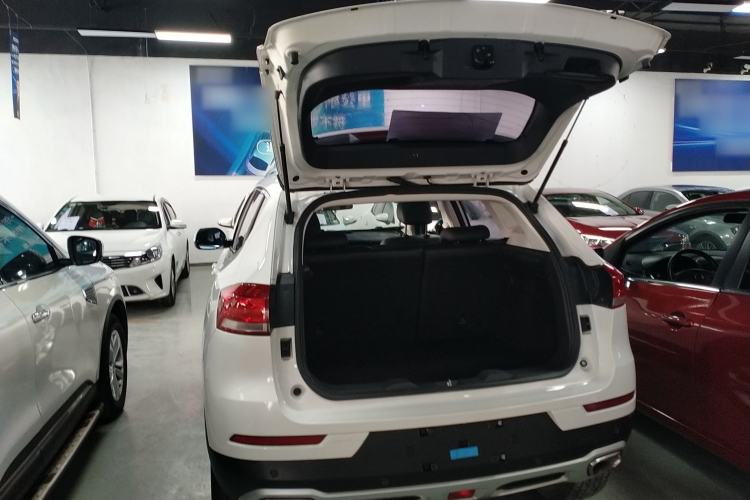Used Haval H2s 2017 Red-Label 1.5T Dual-Clutch Elite Model Trunk
