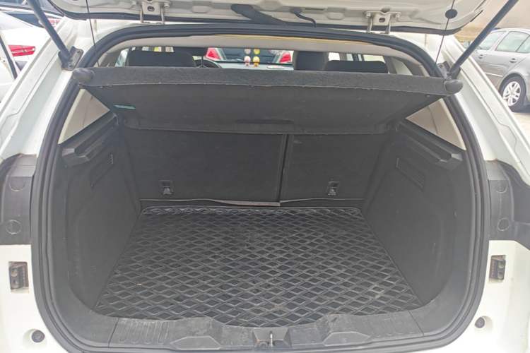 Used Haval H2s 2017 Red-Label 1.5T Dual-Clutch Luxury Model Trunk