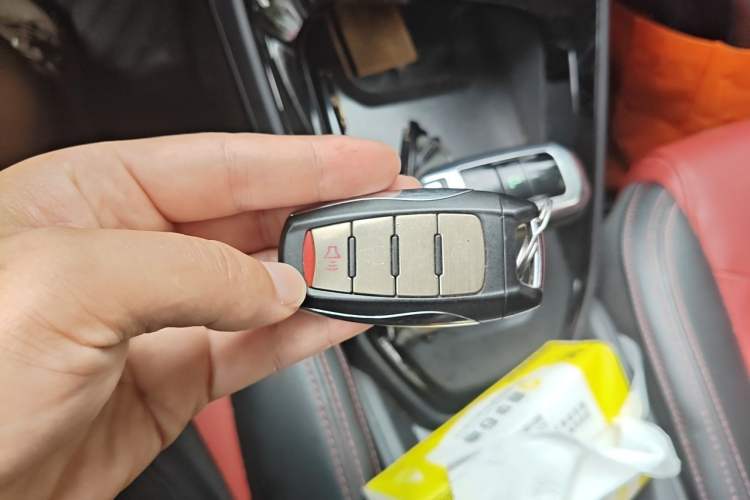Used Haval H2s 2017 Red-Label 1.5T Dual-Clutch Elite Model Vehicle Key