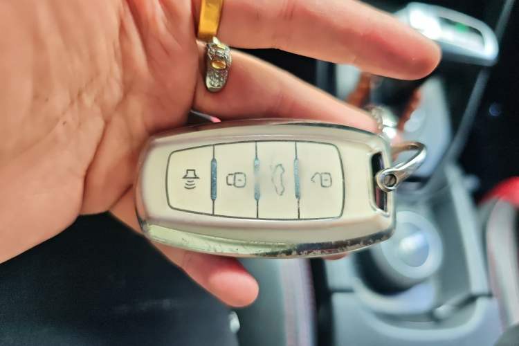 Used Haval H2s 2017 Red-Label 1.5T Dual-Clutch Comfort Model Vehicle Key